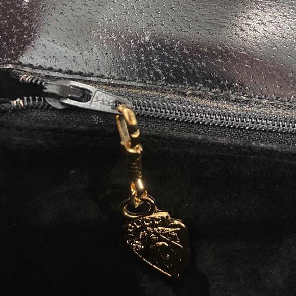 Gucci Black Leather Convertible Crossbody Bag w/ COA - Gold Hardware - Vintage - Picture 14 of 15